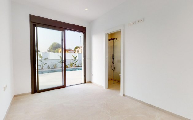 Obra nueva - Villa independiente - Los Alcázares