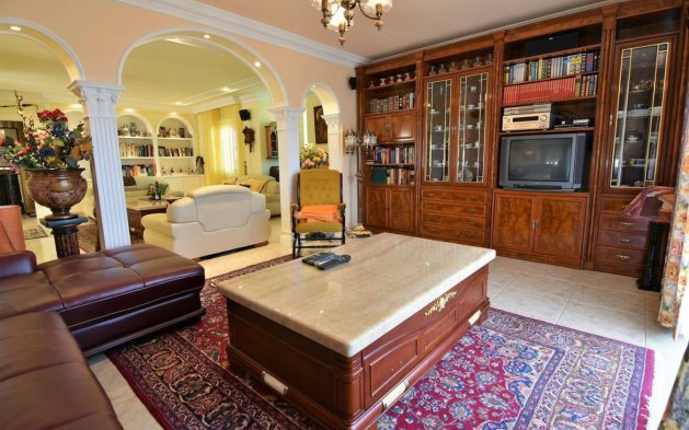 Resale - Independent Villa - Calpe - Urbanización