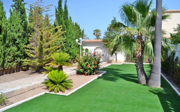 Resale - Independent Villa - Calpe - Urbanización