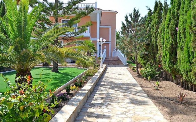 Resale - Independent Villa - Calpe - Urbanización