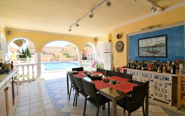 Resale - Independent Villa - Calpe - Urbanización