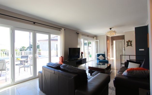 Resale - Independent Villa - Calpe - Urbanización