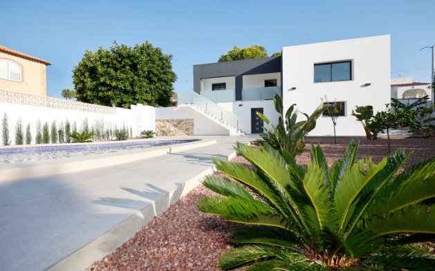 Obra nueva - Villa independiente - Calpe