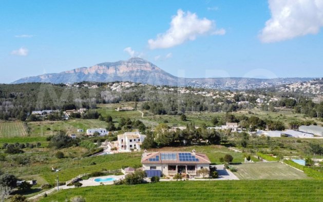 Resale - Independent Villa - Benitachell  - Centro