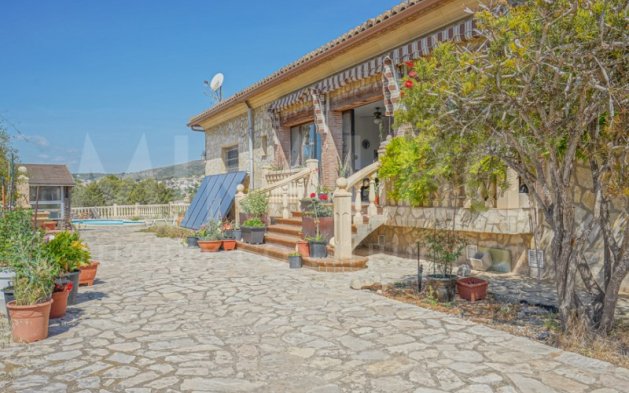 Resale - Independent Villa - Benitachell  - Centro