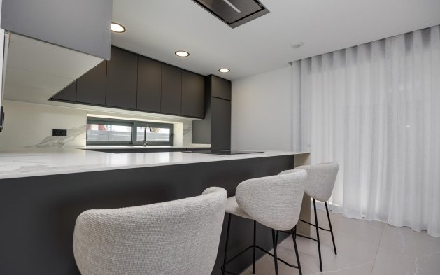 Obra nueva - Villa independiente - Torrevieja