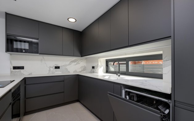 Obra nueva - Villa independiente - Torrevieja