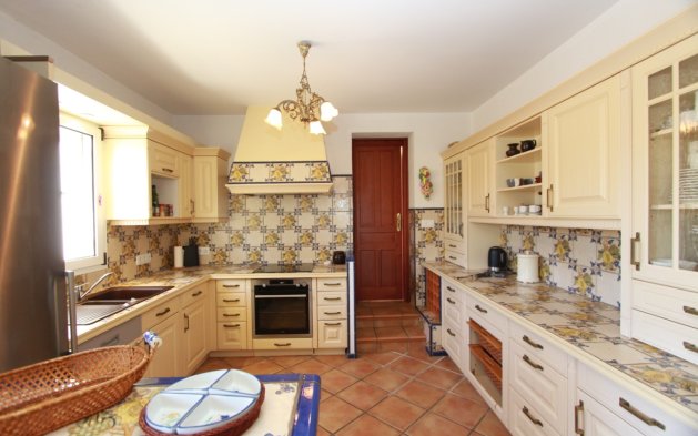 Resale - Independent Villa - Calpe - Urbanización