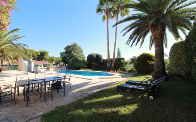 Resale - Independent Villa - Calpe - Urbanización