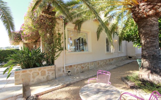 Resale - Independent Villa - Calpe - Urbanización