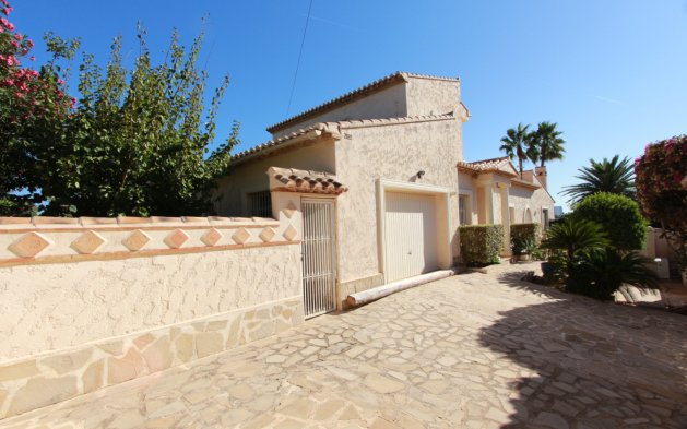 Resale - Independent Villa - Calpe - Urbanización