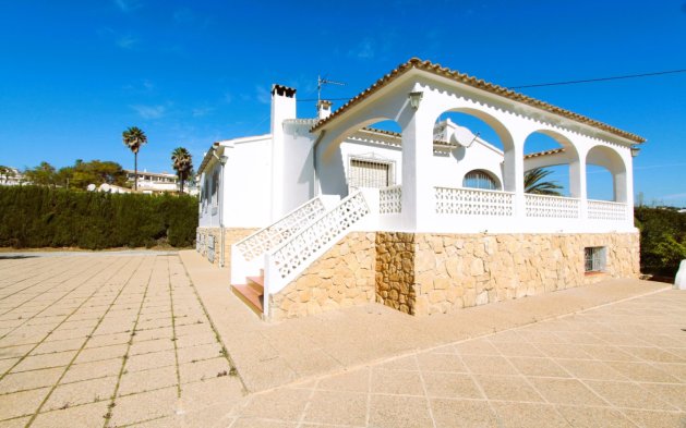 Resale - Independent Villa - Benissa - Urbanización