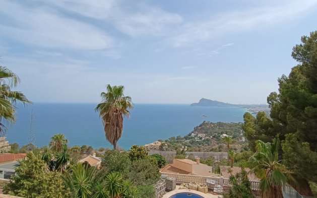 Resale - Independent Villa - Altea - Urbanización