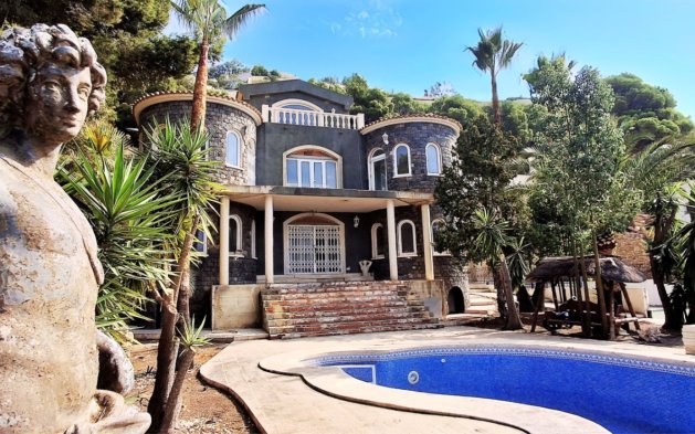 Resale - Independent Villa - Altea - Urbanización