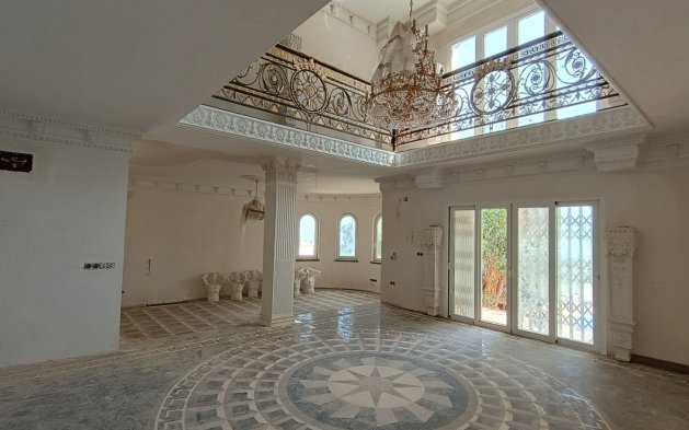 Resale - Independent Villa - Altea - Urbanización