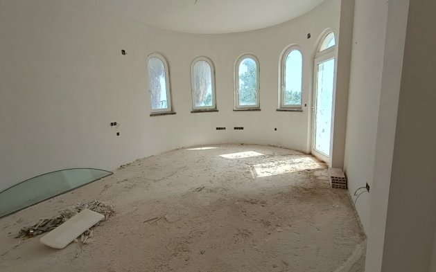 Resale - Independent Villa - Altea - Urbanización