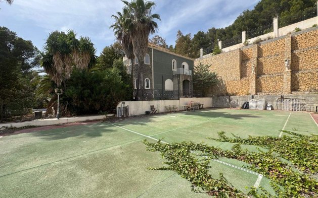 Resale - Independent Villa - Altea - Urbanización