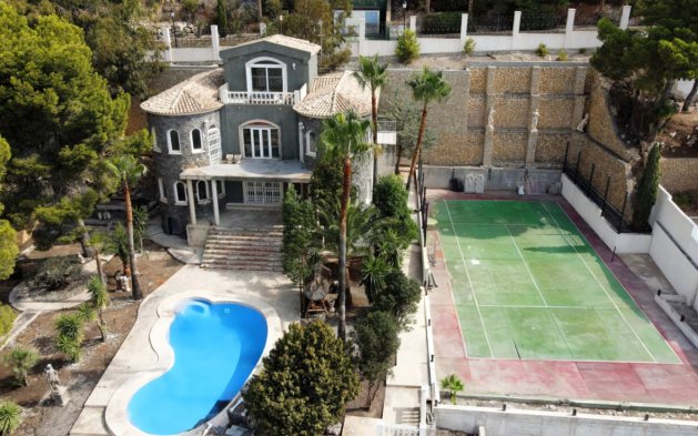 Resale - Independent Villa - Altea - Urbanización