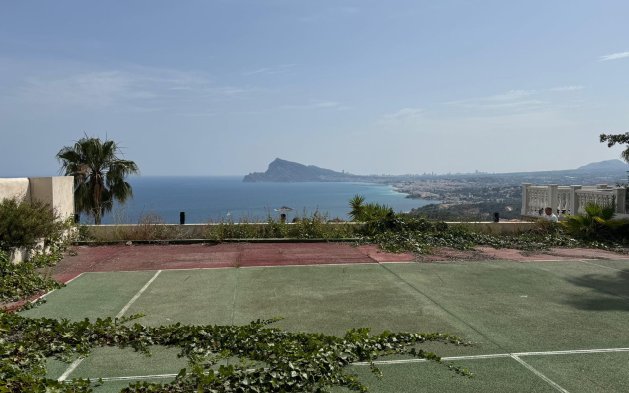Resale - Independent Villa - Altea - Urbanización