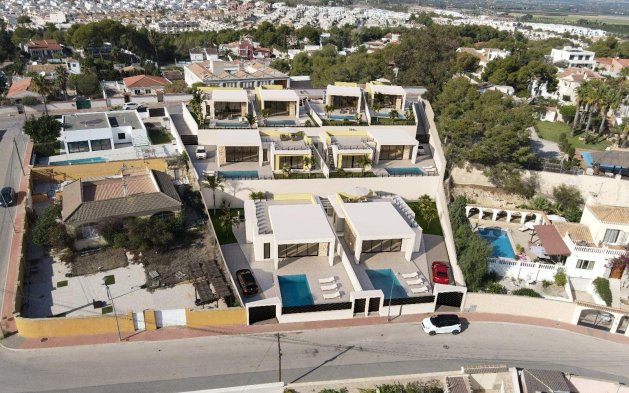 Obra nueva - Villa independiente - Torrevieja