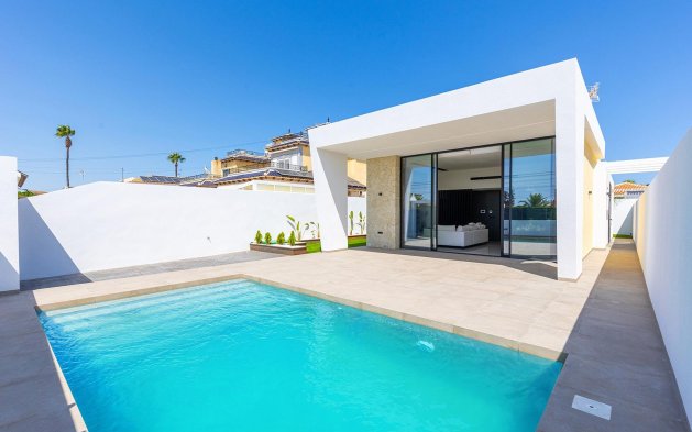 Obra nueva - Villa independiente - Torrevieja