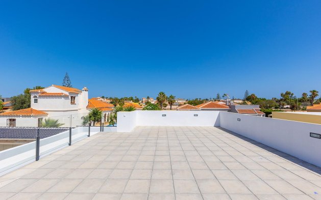 Obra nueva - Villa independiente - Torrevieja
