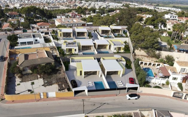 Obra nueva - Villa independiente - Torrevieja