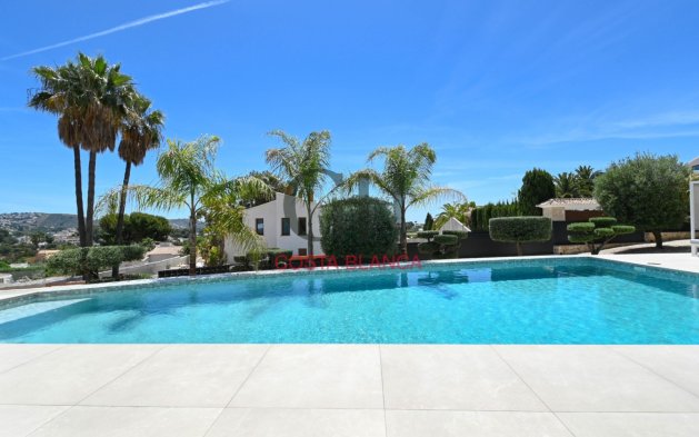 Resale - Independent Villa - Moraira - Urbanización