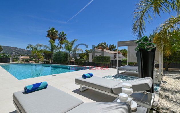 Resale - Independent Villa - Moraira - Urbanización