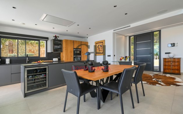 Resale - Independent Villa - Moraira - Urbanización