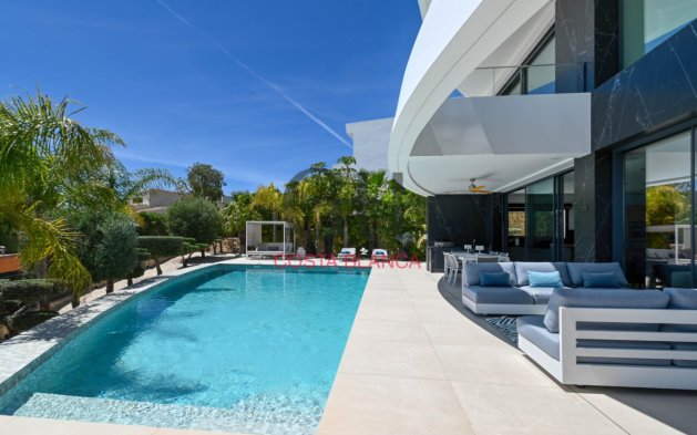 Resale - Independent Villa - Moraira - Urbanización