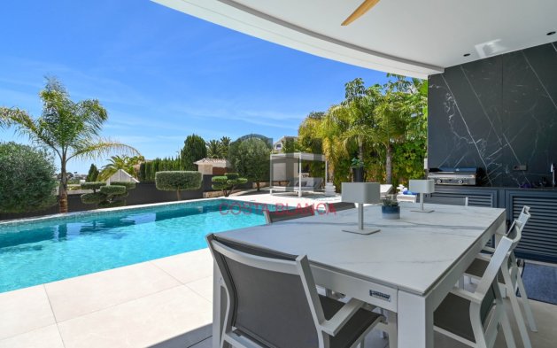 Resale - Independent Villa - Moraira - Urbanización