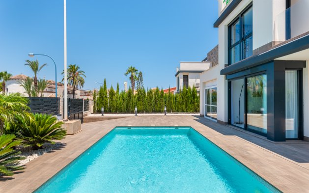 New Build - Independent Villa - Playa Paraiso