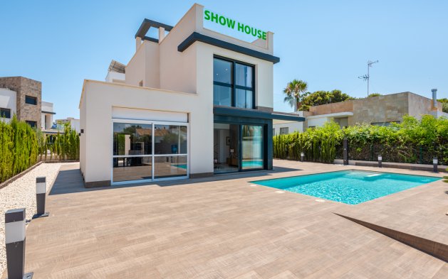 New Build - Independent Villa - Playa Paraiso